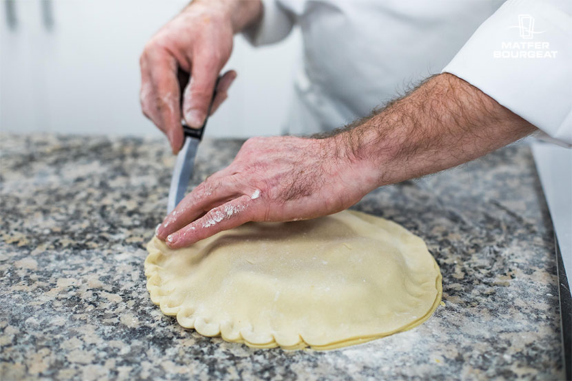 stephane-glacier-glatte-yuzu-pate-ronde-decoupe