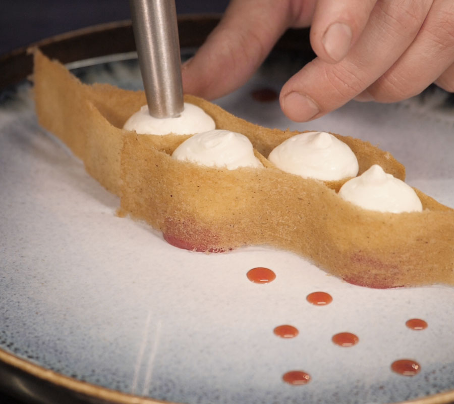 matfer-bourgeat-recette-fraise-benoit-godillon-confit-de-fraise-poche-douille