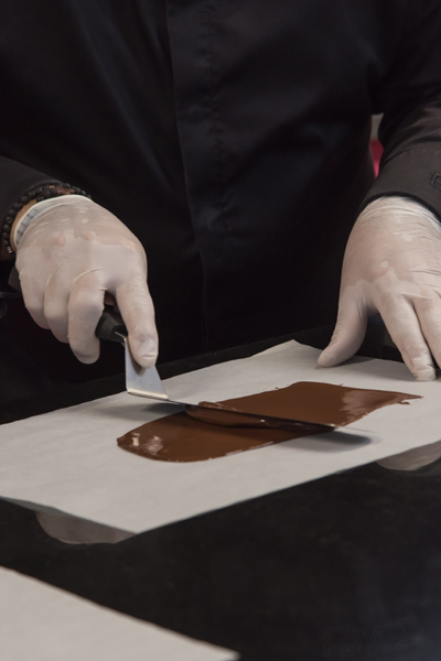 matfer-bourgeat-oeuf-mendiant-chocolat-spatule